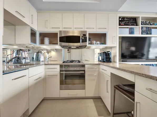 7 Beekman Place image 18 of 20