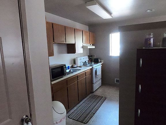 2nd image of 56856 Enterprise Dr #E2