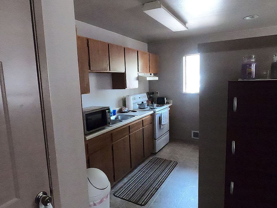 2nd image of 56856 Enterprise Dr #E6