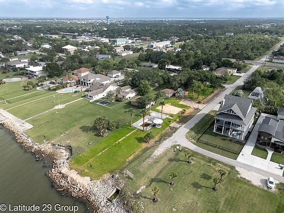 2nd image of 2588 Cliff Dr