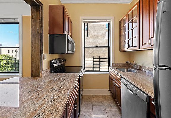 4th image of 764 Willoughby Ave APT 3