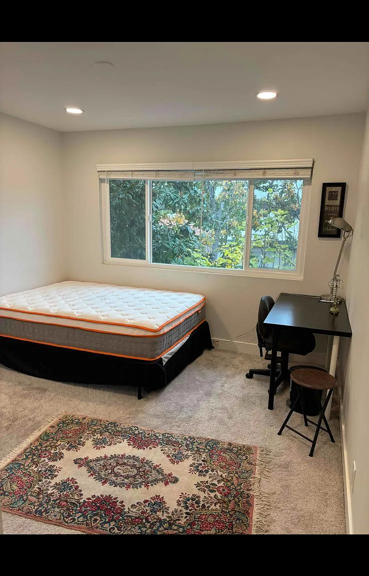 4 bed, 2.5 bath, 1900 sqft, $1,400 — Photo 1