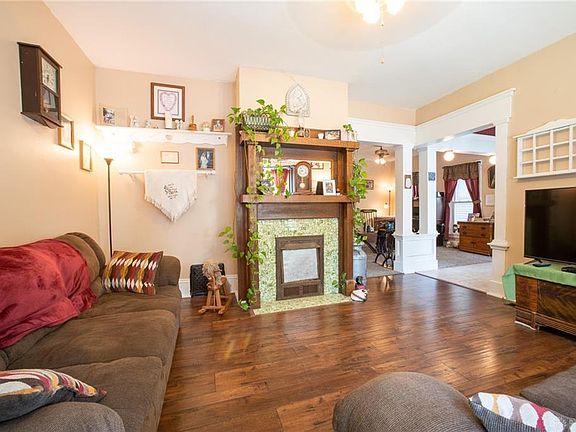 5th image of 808 W North St