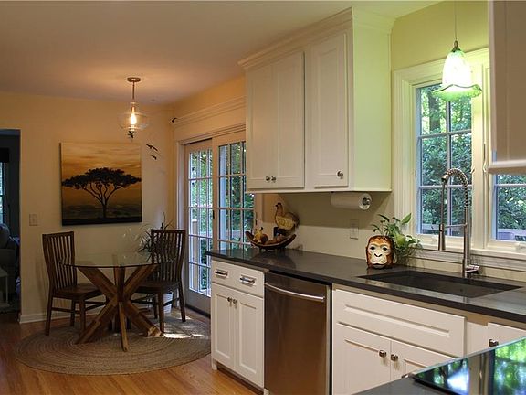 4th image of 2 Oakwood Ln