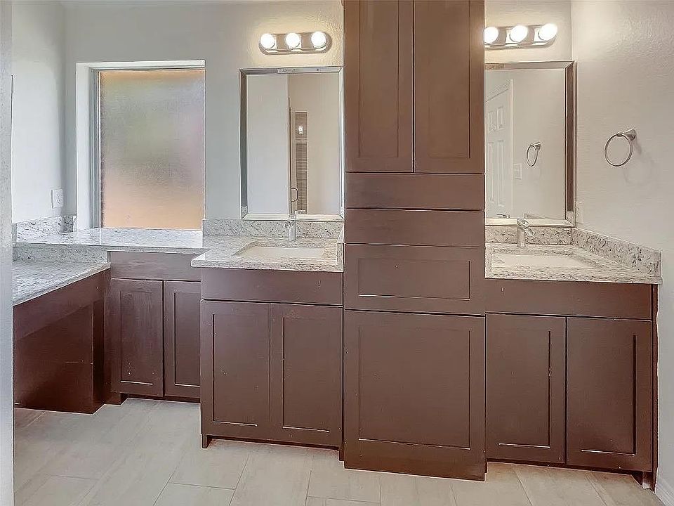 1st image of 608 N Parks Dr