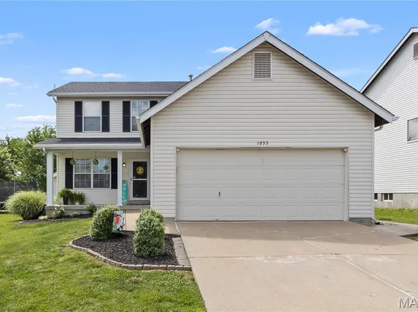 1955 Briarfield Dr, Lake Saint Louis, MO 63367