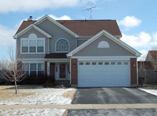 2200 Wynwood Ln, Aurora, IL 60506