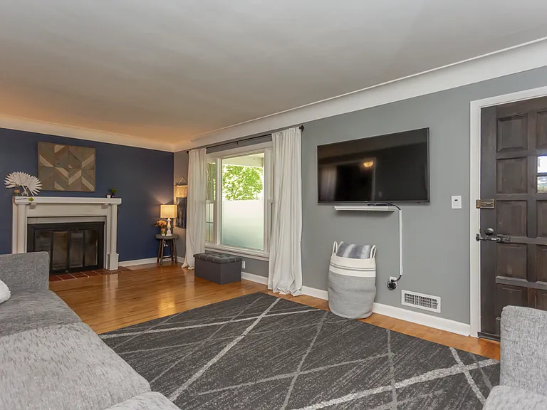 4243 Beverly Dr — Photo 11