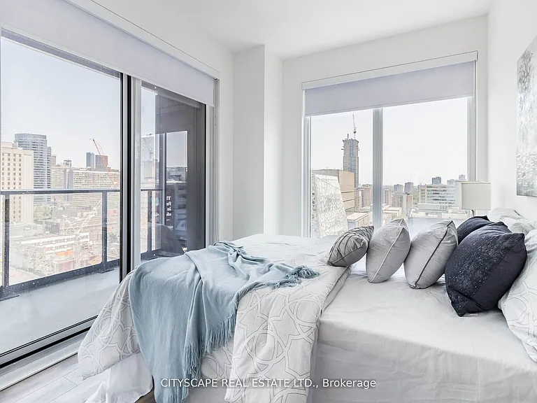 20 Edward St N #1302 — Photo 16