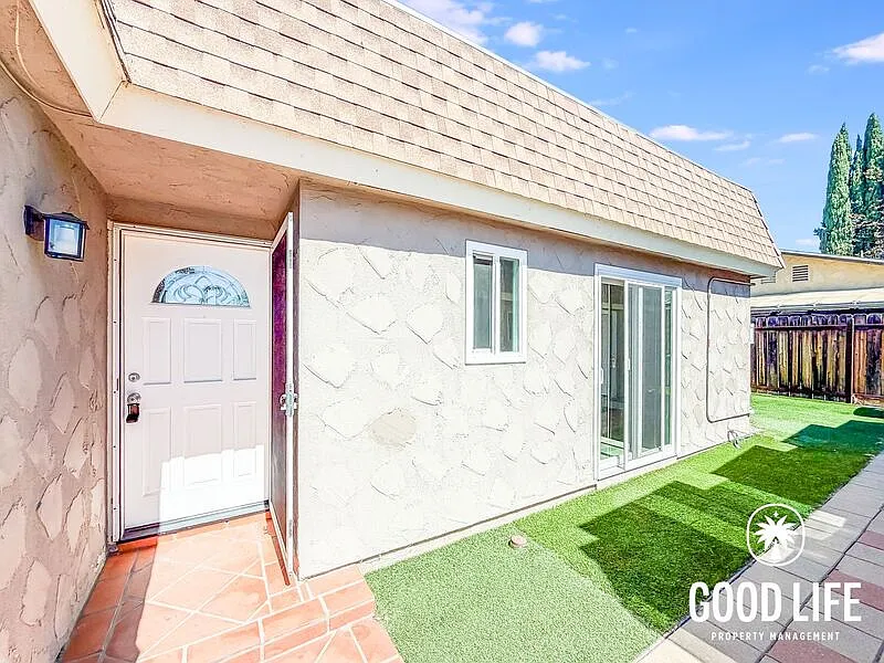 3 bed, 2.0 bath, 1233 sqft, $3,645 — Photo 2
