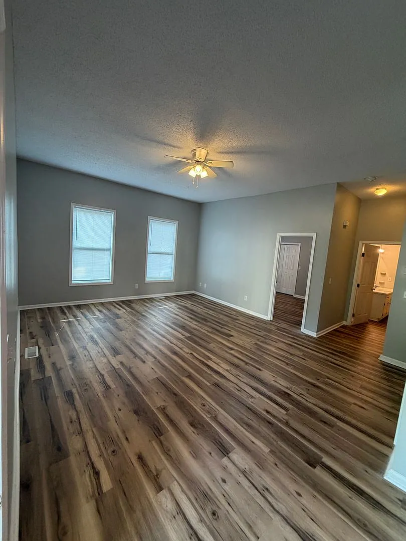 Remodeled! Walkable! 2 bedroom/1 bath — Photo 1