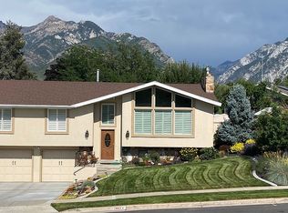 9313 S Alvey Ln, Sandy, UT 84093