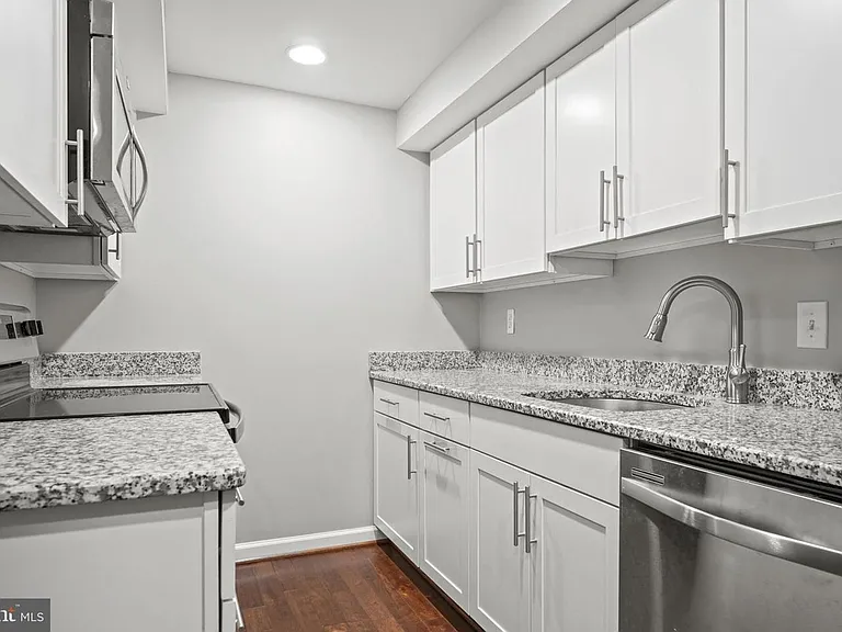 5863 Jacksons Oak Ct — Photo 9