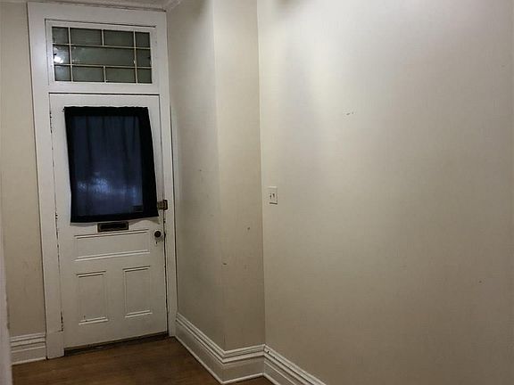 3rd image of 27 1st St