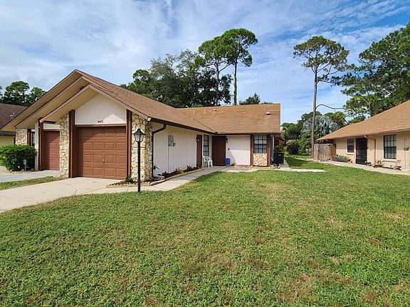 2nd image of 945 Stonybrook Cir