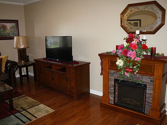 3rd image of 103 Altamont Dr