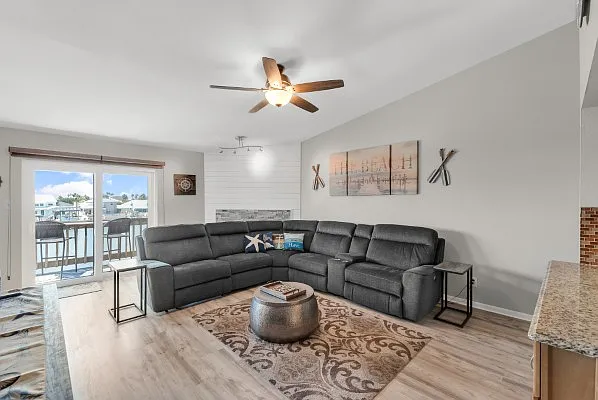 3 bed, 1232 sqft, $2,700 — Photo 3