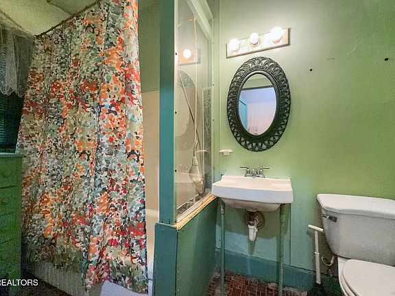 5th image of 3934 Seahorn Ave