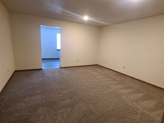 3rd image of 155 NW Zaun Ave #155
