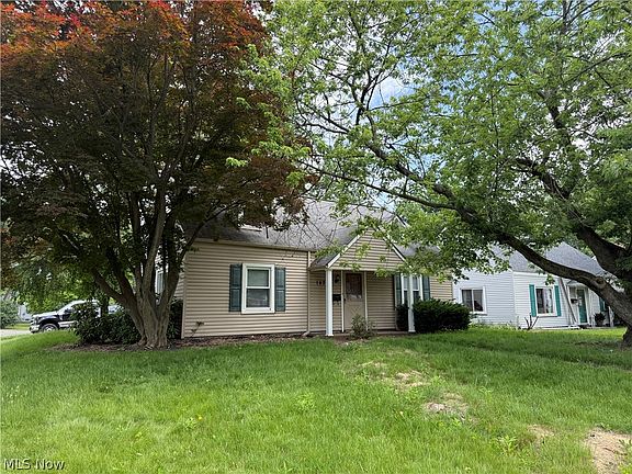 2nd image of 1479 Maplewood St NE