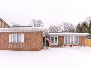 140 Manchester Dr, Mishawaka, IN 46544