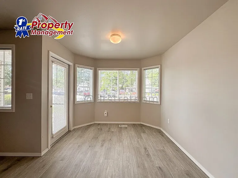 5843 W Clearview Ln #202 — Photo 9
