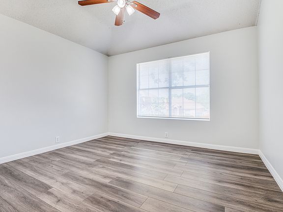 Primary Bedroom (1st Floor)