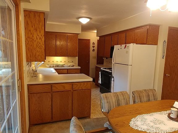 4th image of 152283 Iris Ln