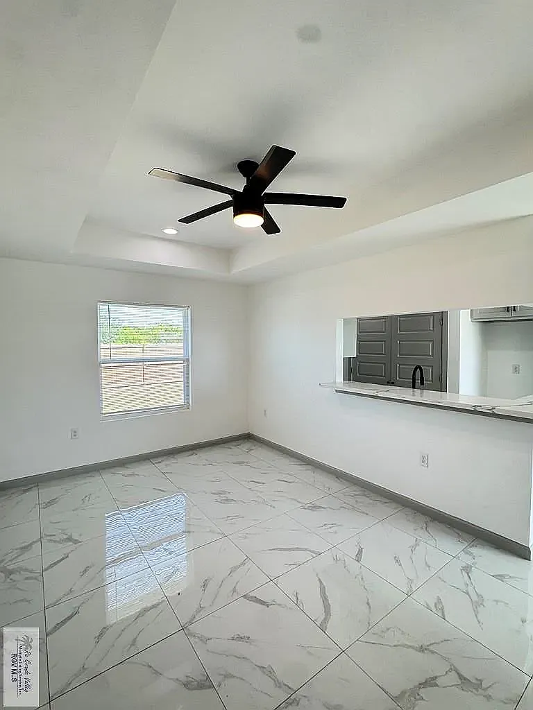 3 bed, 1077 sqft, $2,000 — Photo 2