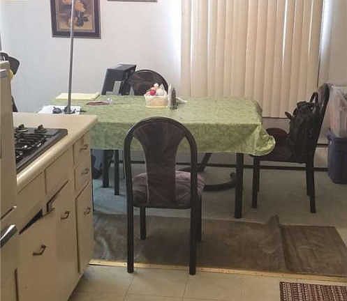 3rd image of 125 Hempstead Gardens Dr APT R1b