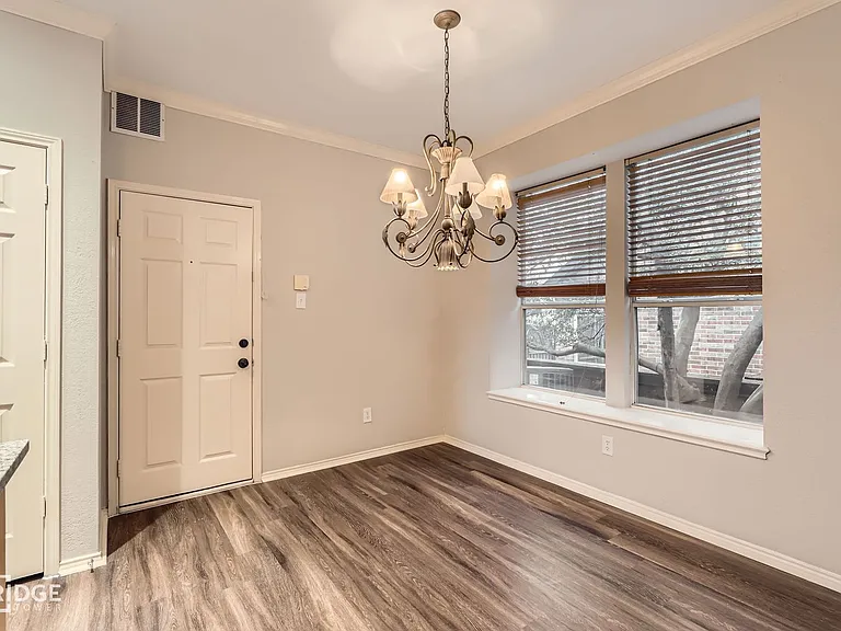 1105 Shores Blvd — Photo 11