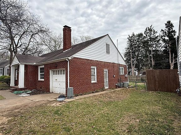 3rd image of 1628 S Dewey Ave