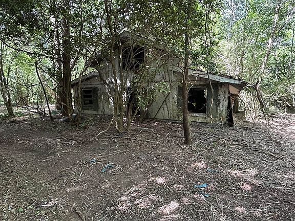 2nd image of 23587 Cowling Rd