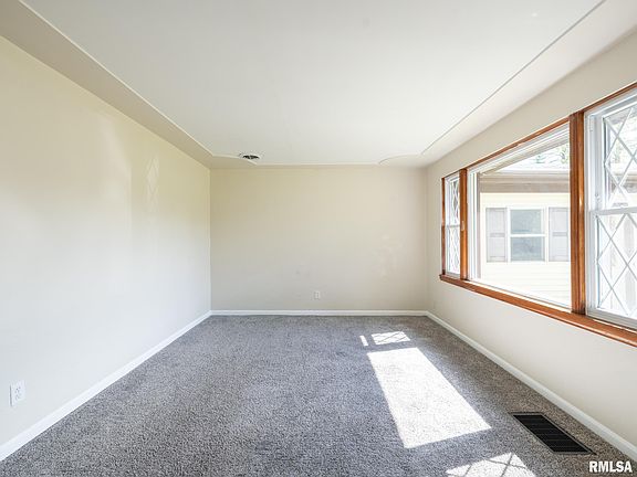 4th image of 611 Woodland Trl