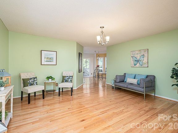 5th image of 111 Smoke Tree Ct #11