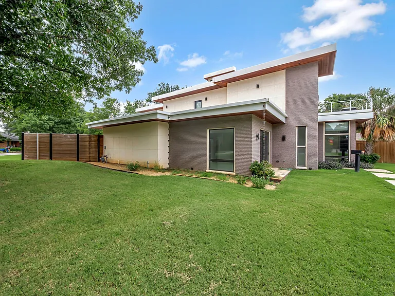 11248 Jamestown Rd — Photo 38