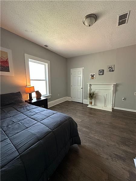 1st image of 960 Dewey St SW #2
