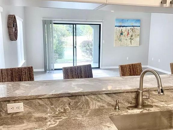 3rd image of 401 Westlake Ct #1
