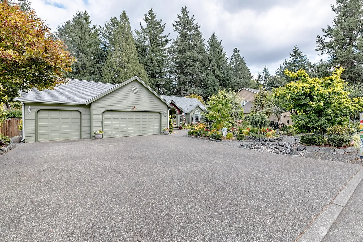 5924 Newport Court SW photo 1