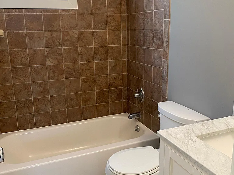 414 Sylvan St — Photo 6