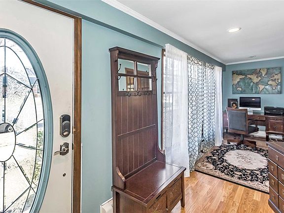 3rd image of 413 S Wellwood Ave