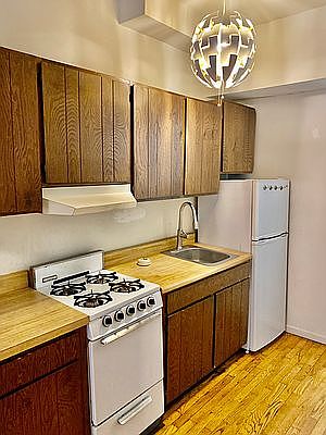 2nd image of 44 Columbia Pl APT 1B