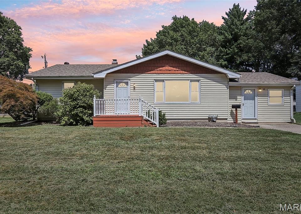 1st image of 34 Woodlawn Dr