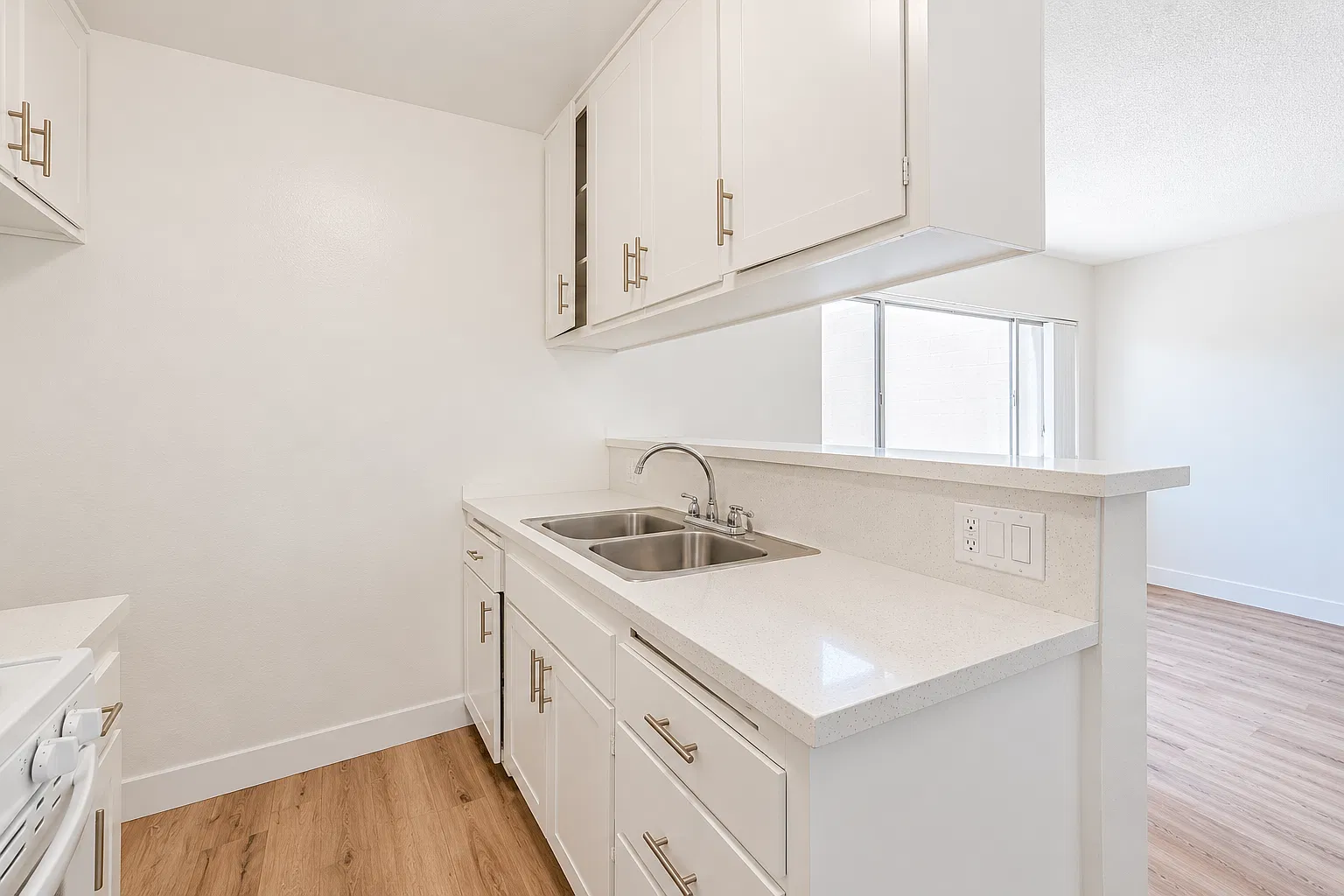1 bed, 600 sqft, $2,000 — Photo 3