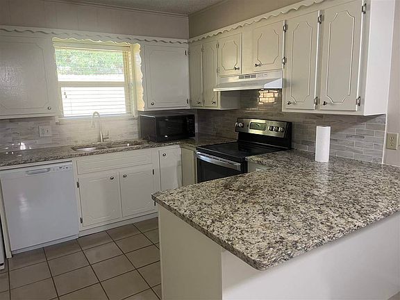 4th image of 907 NW Cheryl Cir