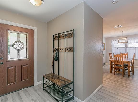 3rd image of 813 Heather Wood Dr