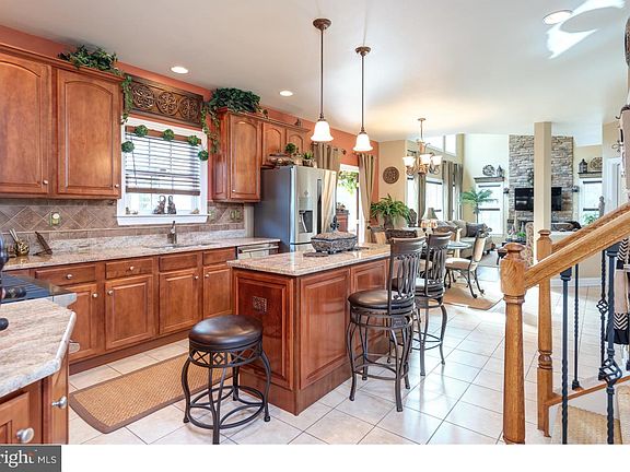 5th image of 3130 Laughead Ln