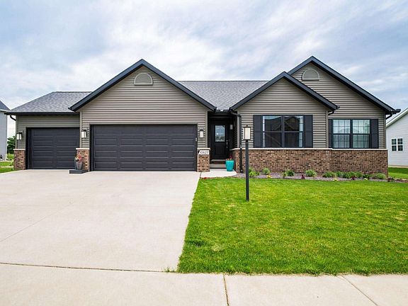 2nd image of 10627 N Honeycreek Ln