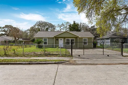 3938 Daphne St Photo 1
