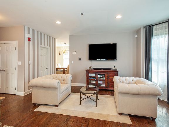 5th image of 48 Bloomfield Ave